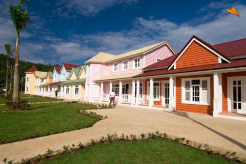 Homes in the dominican republic are usually painted white or gray.  select the best answer from the