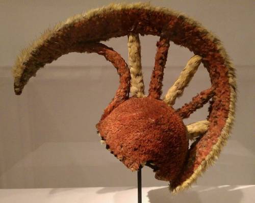 What is the significance of this feathered helmet?  2. describe the feathered helmet. which elements