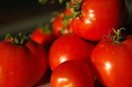 The ratio table shows that 4 pounds of tomatoes cost $14. complete thetable to show the prices of 1,