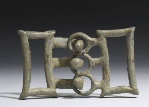 Will mark you the !  how would you describe the italy 7th century belt buckle?   !  this is for art
