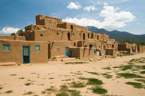 Describe the Pueblos (quick summary would be extremely helpful!)