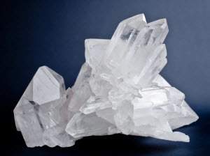 Examine the photo of quartz below. in which way does quartz break?  a. cleavage b.
