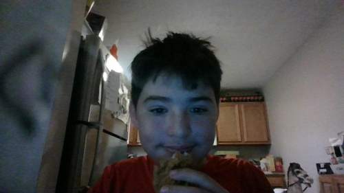 Eatin some chicken it real good