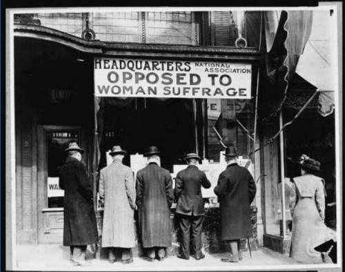 What does this photograph illustrate about the suffrage movement in the
early 1900s?