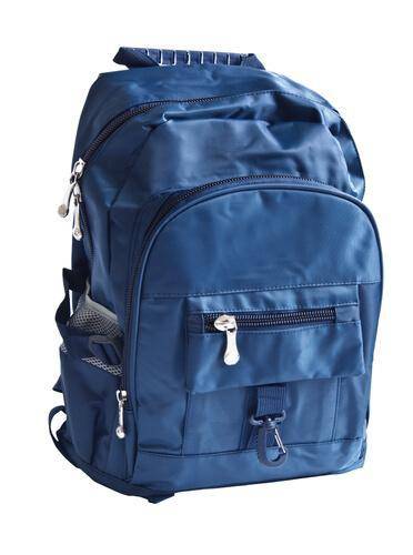 ¿De qué color es la mochila? (What color is the backpack?)