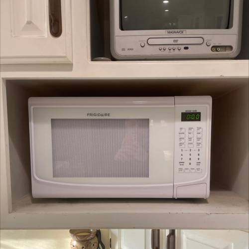 New microwave how do i use it is it mad e by the alins and how do I cook