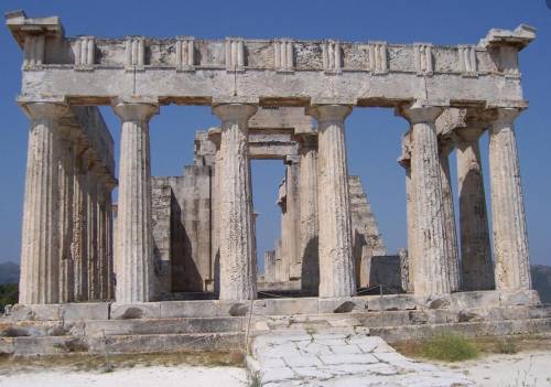 Plsssssss Help

Write a report about the Greek architecture “basilica” ex