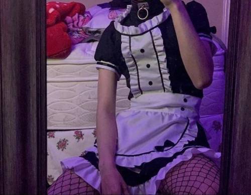 I dunno what to post, so here's my EPIC maid outfit B)