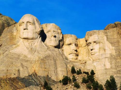 Why is Mount Rushmore iconic￼? Explain please