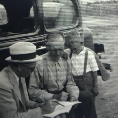 Use the 1934 photograph of a farmer signing up for the farm program established under the Agricultu