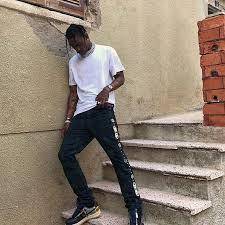 Bro if you say travis scott DOESNT have drip,
smh to you