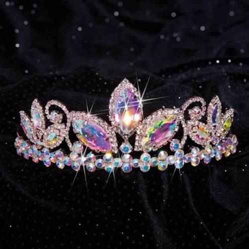 Please help me and I'll give you this beautiful tiara.... ( which means I'll mark you brainlist for