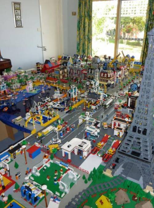 Do you like legos? Well, I do look at my lego city I've made in my room!
Btw fr ee points :)
