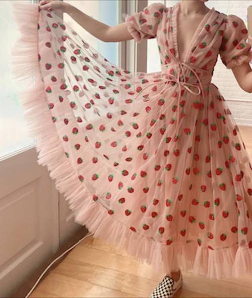 SHOULD I WEAR THIS STRAWBERRY DRESS? I LOVE IT ERET OUR KING