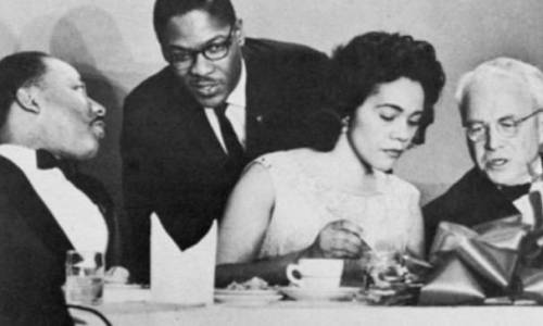 HELP I WILL GIVE YOU BRAINLIEST

Dr. King, his wife Coretta King, and Mayor Allen are pictured hav