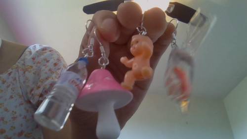 Quick 100 points easy babies gold fish water bottle or pink mushroom