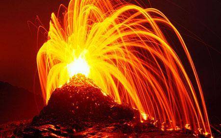 What is active volcanoes​