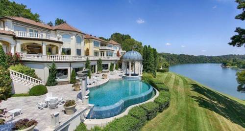 Here, River. This is an image of Villa Collina. Like I said, not my house, but gives you the genera